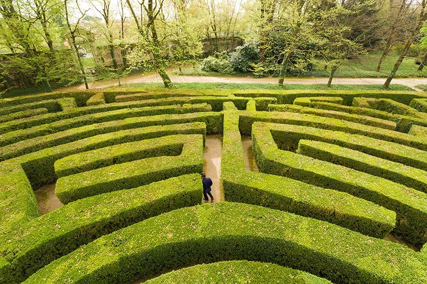 9 Spectacular Hedge Mazes From Around the World